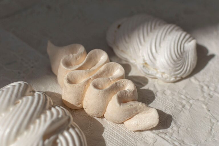 Meringue sucrée croustillante.